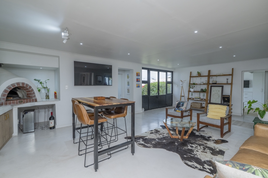 4 Bedroom Property for Sale in Hoog En Droog Western Cape